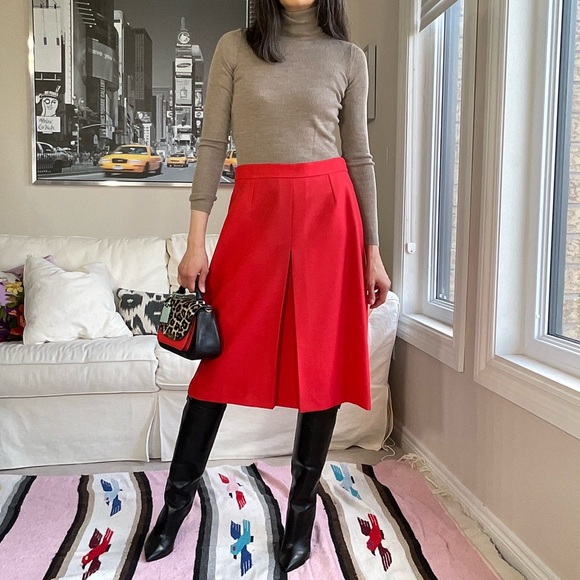 Vintage red knee length skirt with front pleat - Picture 4 of 11